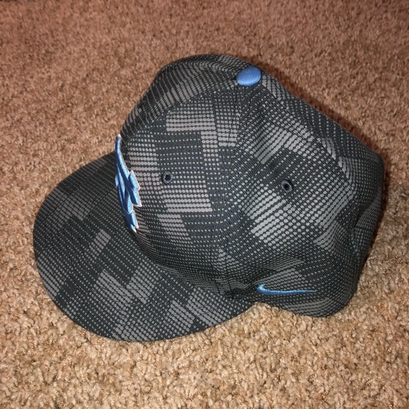 BRAND NEW SnapBack UNC hat! Perfect Condition - Picture 4 of 4